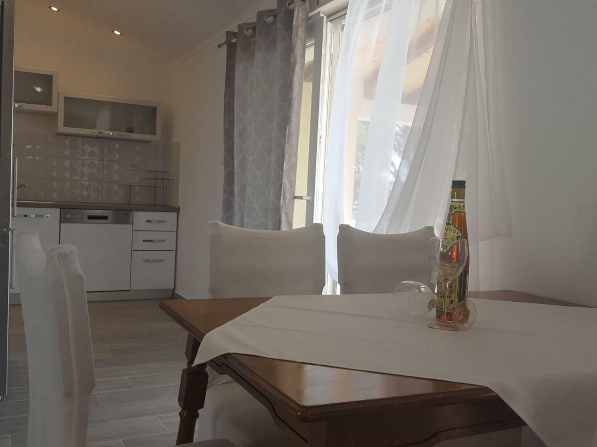 Apartmani Slavica Rab Town Exterior photo