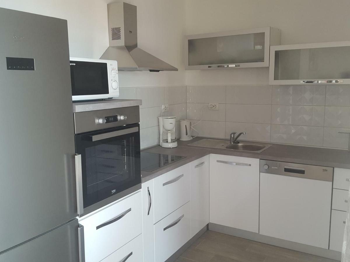 Apartmani Slavica Rab Town Exterior photo