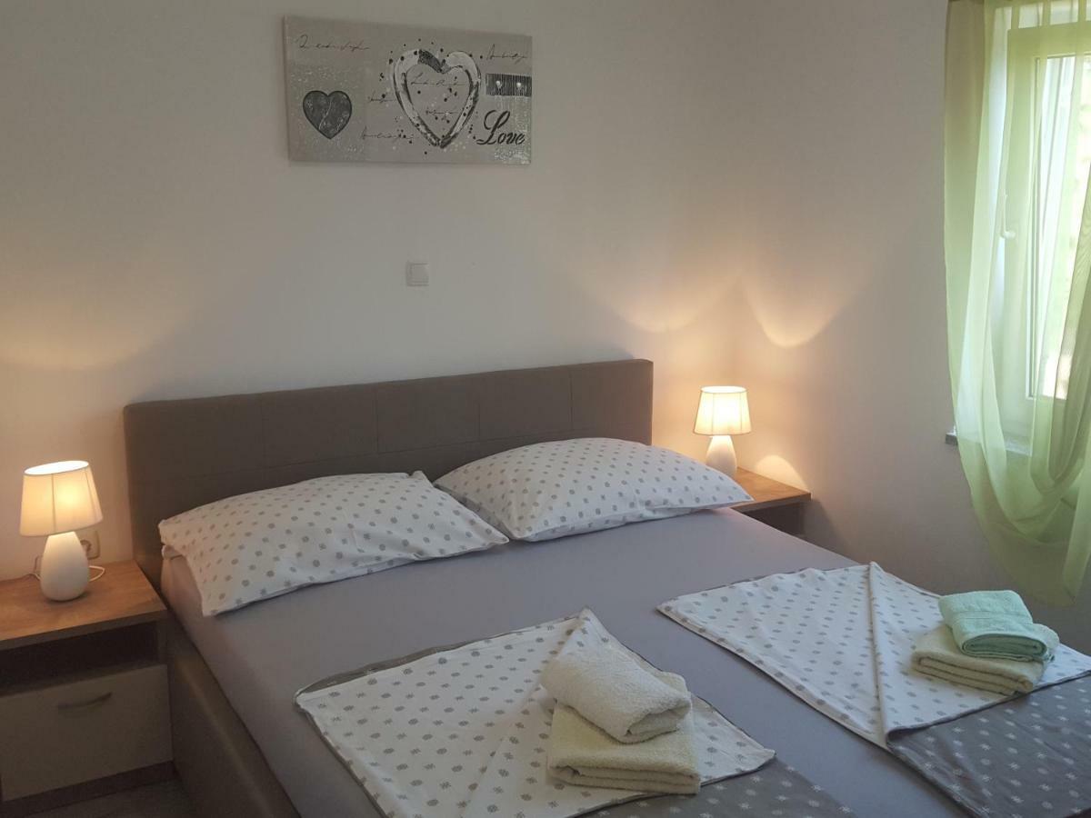 Apartmani Slavica Rab Town Exterior photo