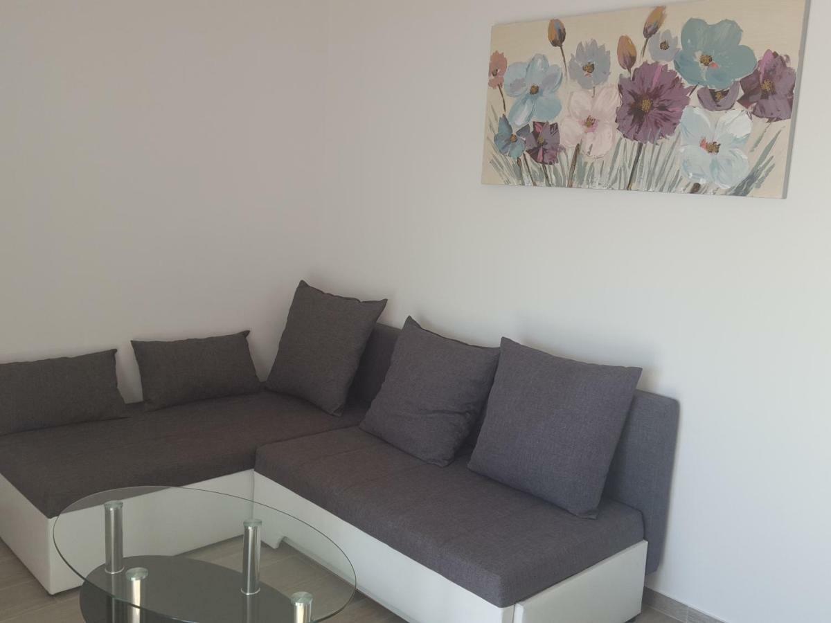 Apartmani Slavica Rab Town Exterior photo