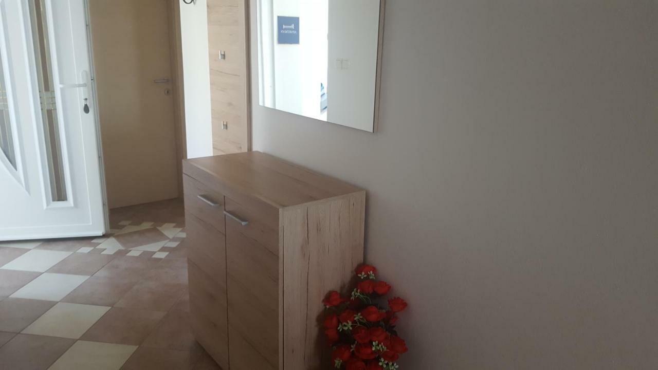 Apartmani Slavica Rab Town Exterior photo