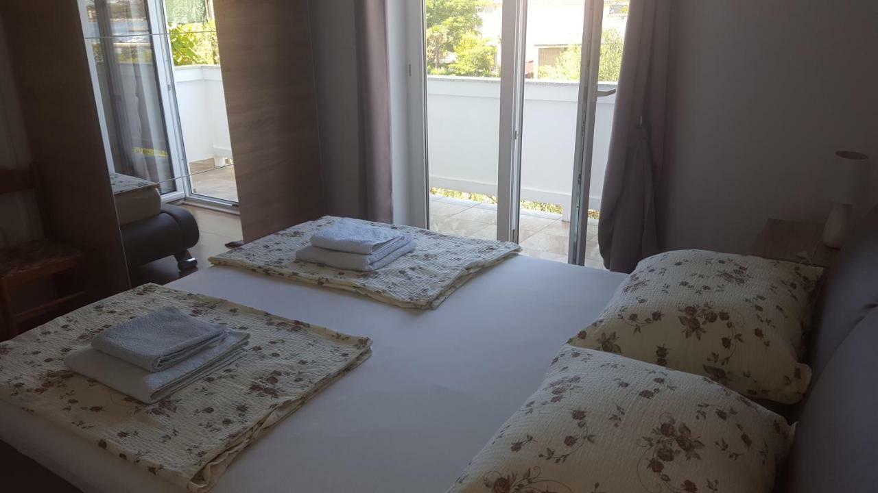 Apartmani Slavica Rab Town Exterior photo