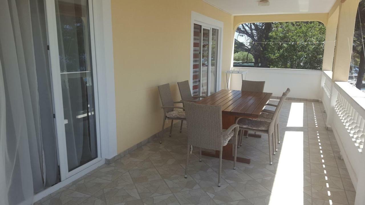 Apartmani Slavica Rab Town Exterior photo
