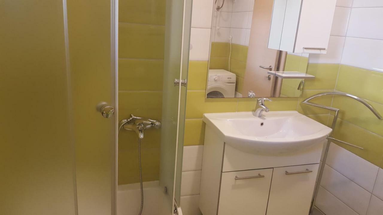 Apartmani Slavica Rab Town Exterior photo