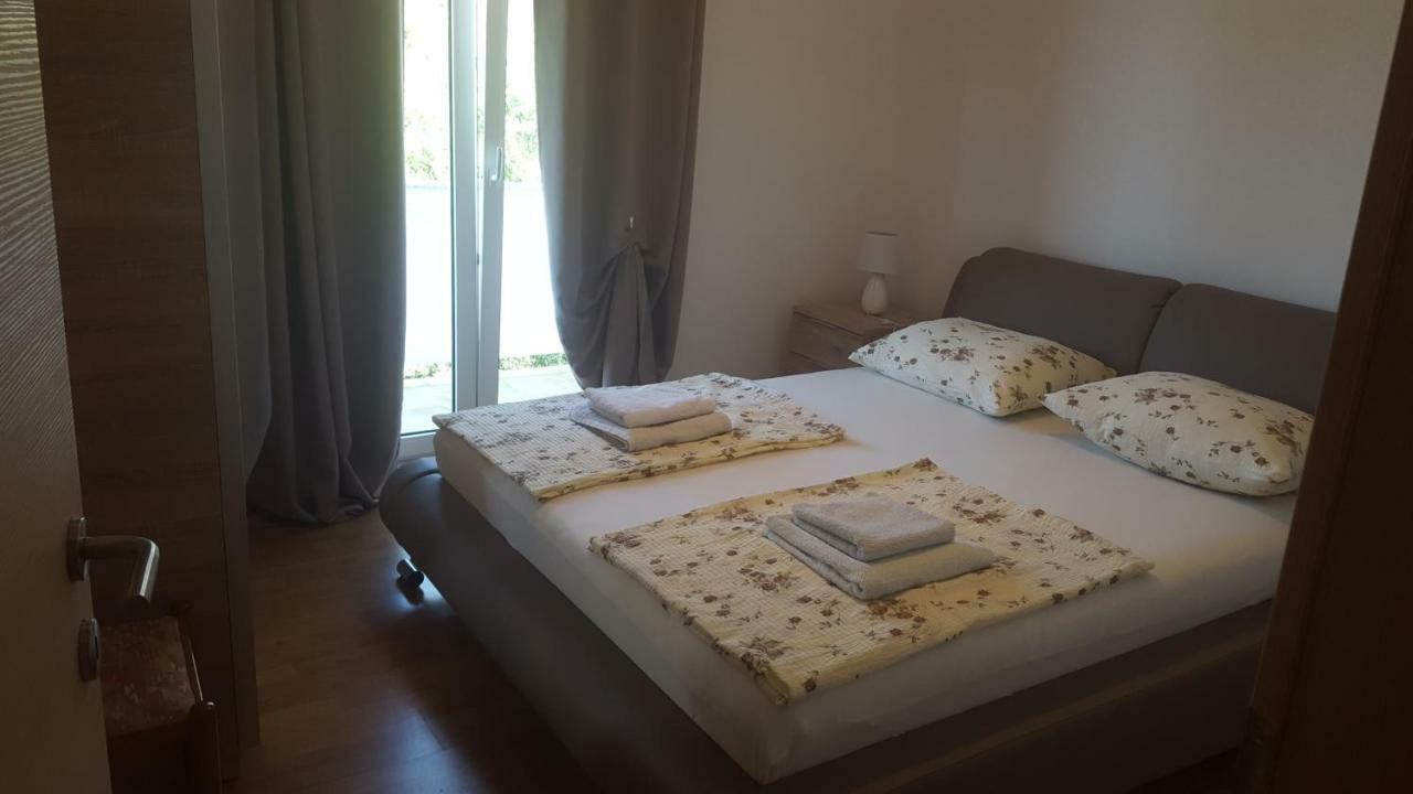 Apartmani Slavica Rab Town Exterior photo