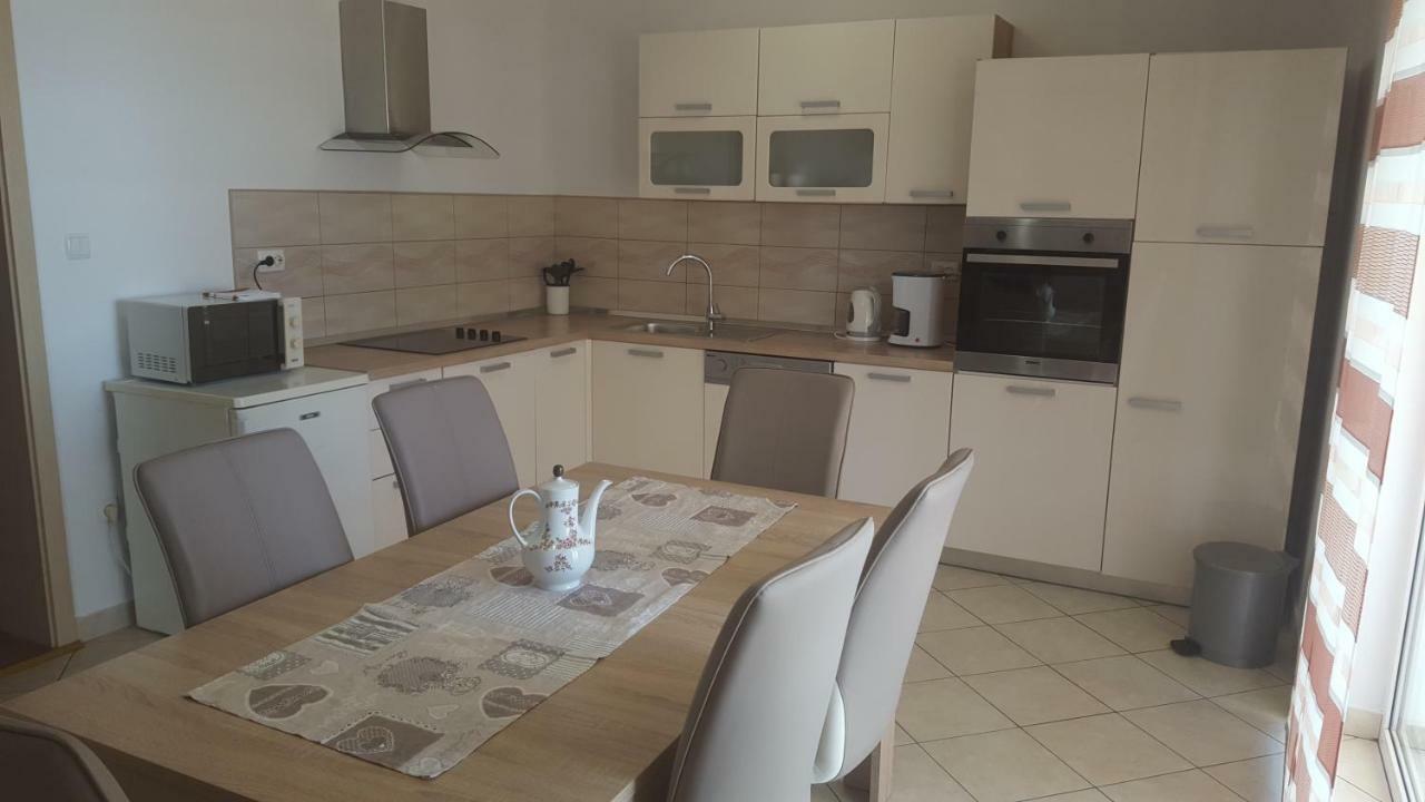 Apartmani Slavica Rab Town Exterior photo