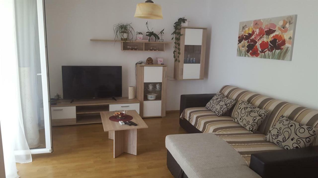 Apartmani Slavica Rab Town Exterior photo