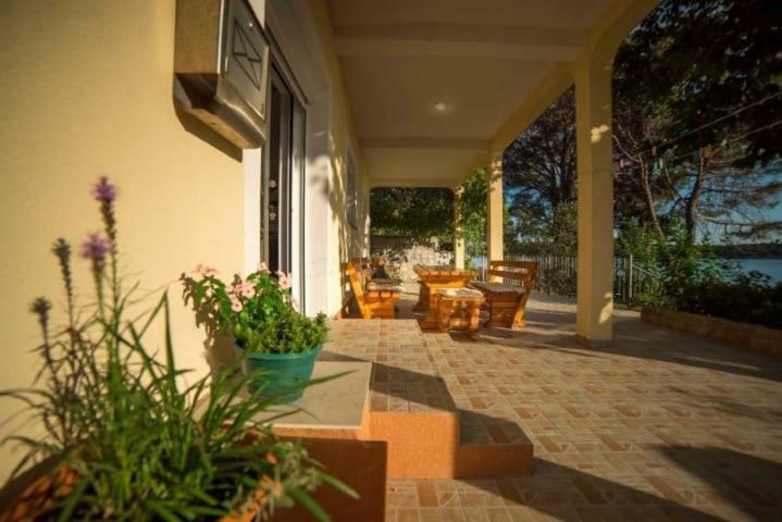 Apartmani Slavica Rab Town Exterior photo